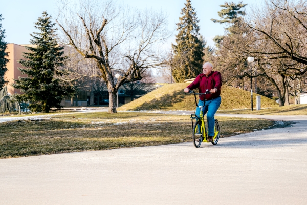 Kostka Easy Walker MAX FOLD faltbar Laufrad Gehhilfe Laufhilfe gelb